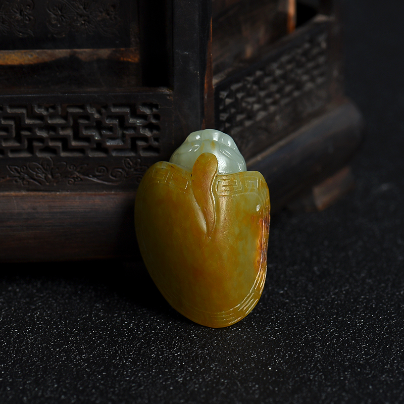 新疆天然籽料俏色和田玉龙龟吊坠-红掌柜