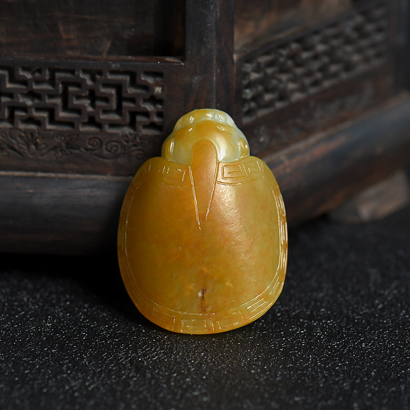 天然籽料俏色和田玉龙龟吊坠-红掌柜