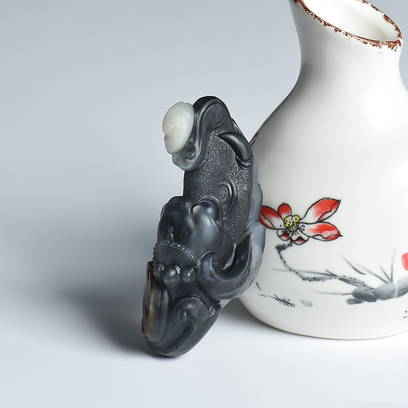 新疆籽料俏色和田玉大象手把件-红掌柜