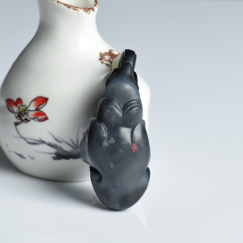 新疆天然俏色和田玉大象手把件-红掌柜