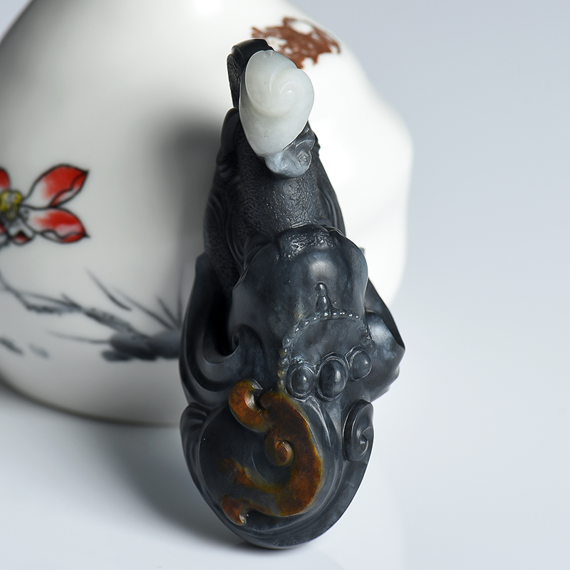 新疆天然籽料俏色和田玉手把件-红掌柜