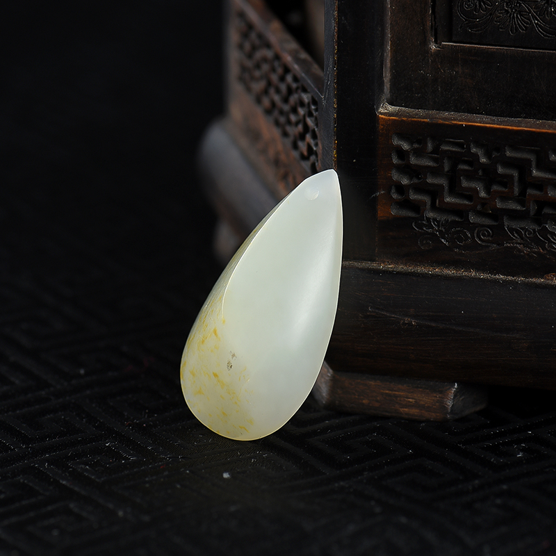 新疆籽料和田白玉随形吊坠-红掌柜