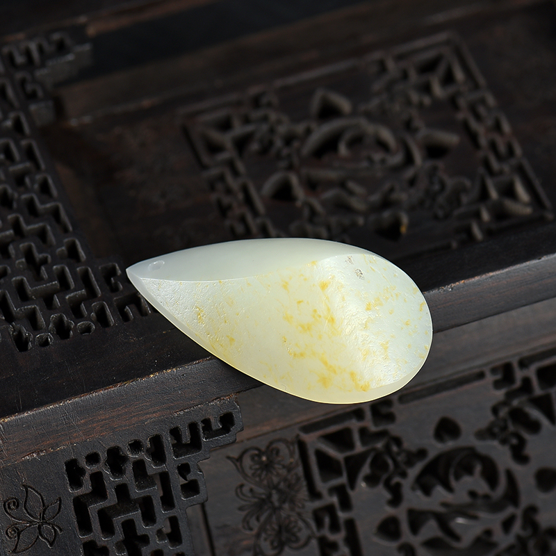 新疆天然籽料和田玉随形吊坠-红掌柜