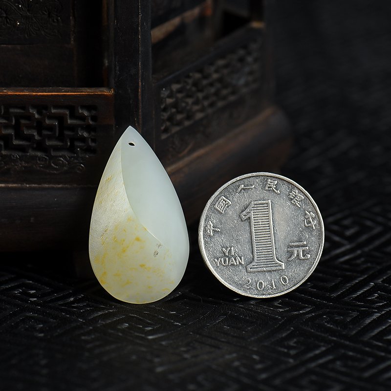 和田白玉随形吊坠-红掌柜