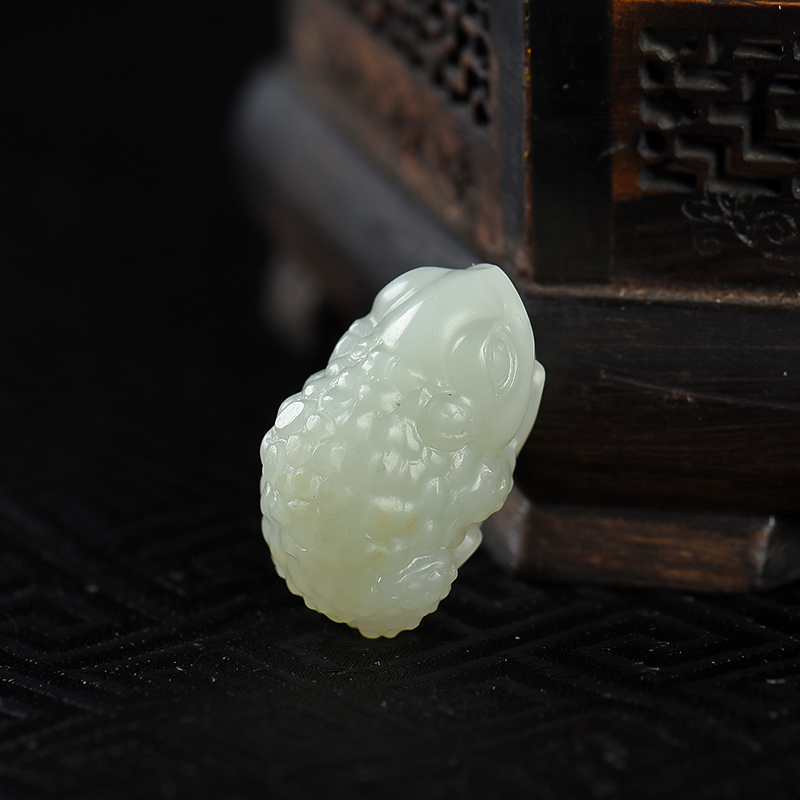 新疆籽料和田青白玉招财进宝吊坠-红掌柜