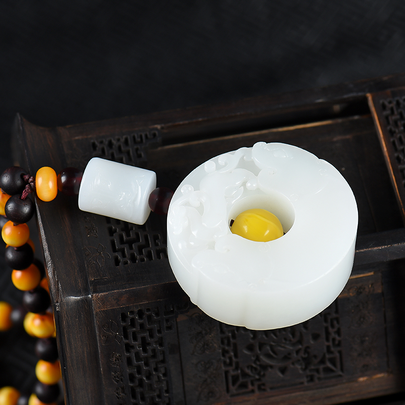 新疆天然山料和田玉龙凤呈祥手把件-红掌柜