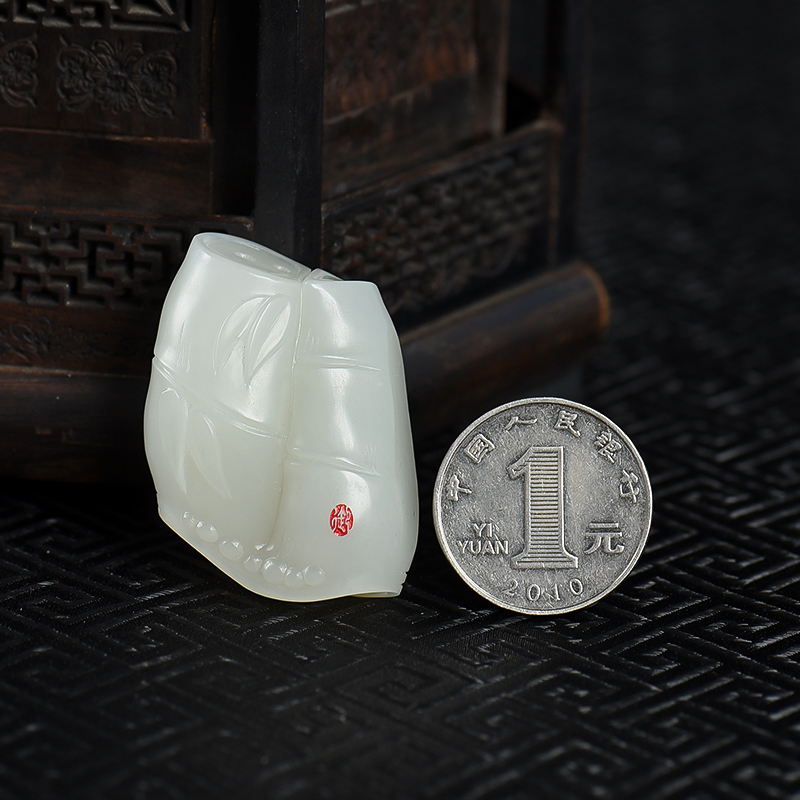 和田白玉吊坠-红掌柜