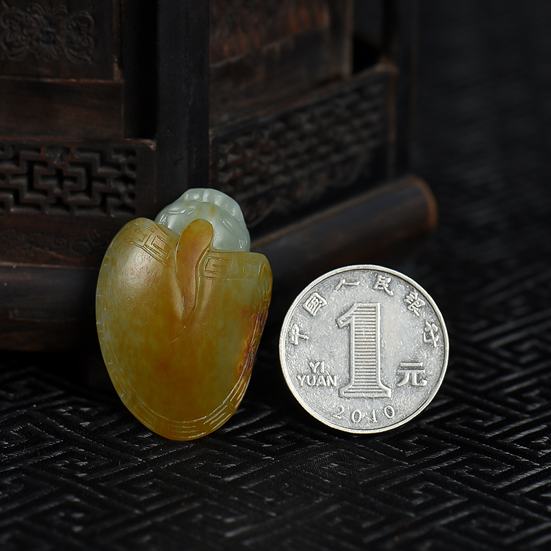 和田青白玉吊坠-红掌柜