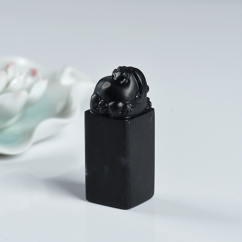 新疆天然籽料和田墨玉貔貅印章-红掌柜