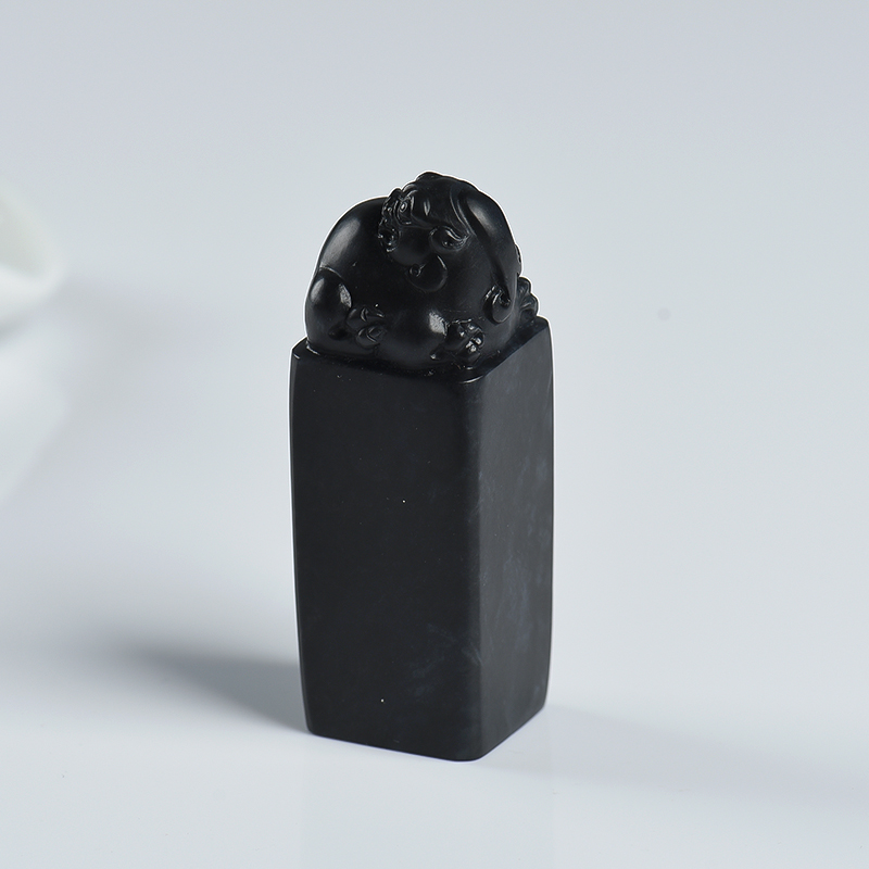 新疆天然籽料和田墨玉貔貅印章-红掌柜