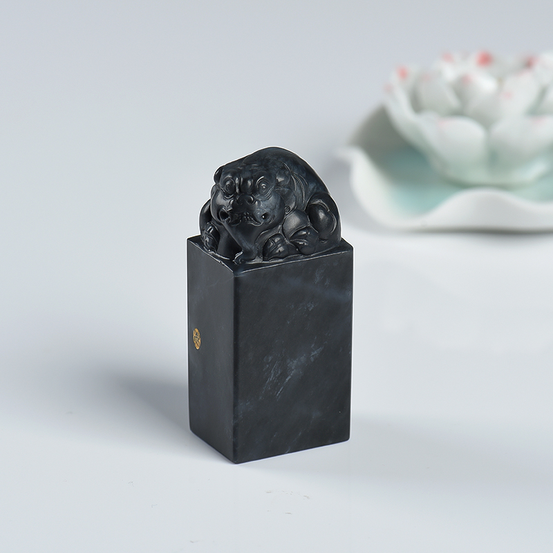 新疆天然籽料和田墨玉貔貅印章-红掌柜