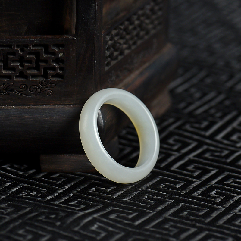 天然籽料和田白玉戒指-红掌柜