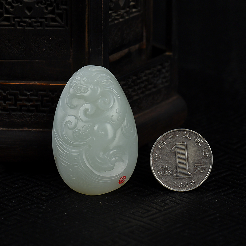 和田青白玉瑞兽吊坠-红掌柜