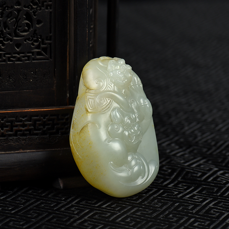 天然籽料和田青白玉貔貅吊坠-红掌柜