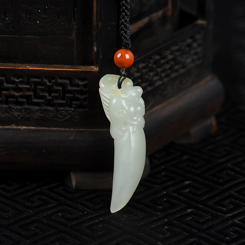 新疆天然籽料和田白玉瑞兽狼牙吊坠-红掌柜