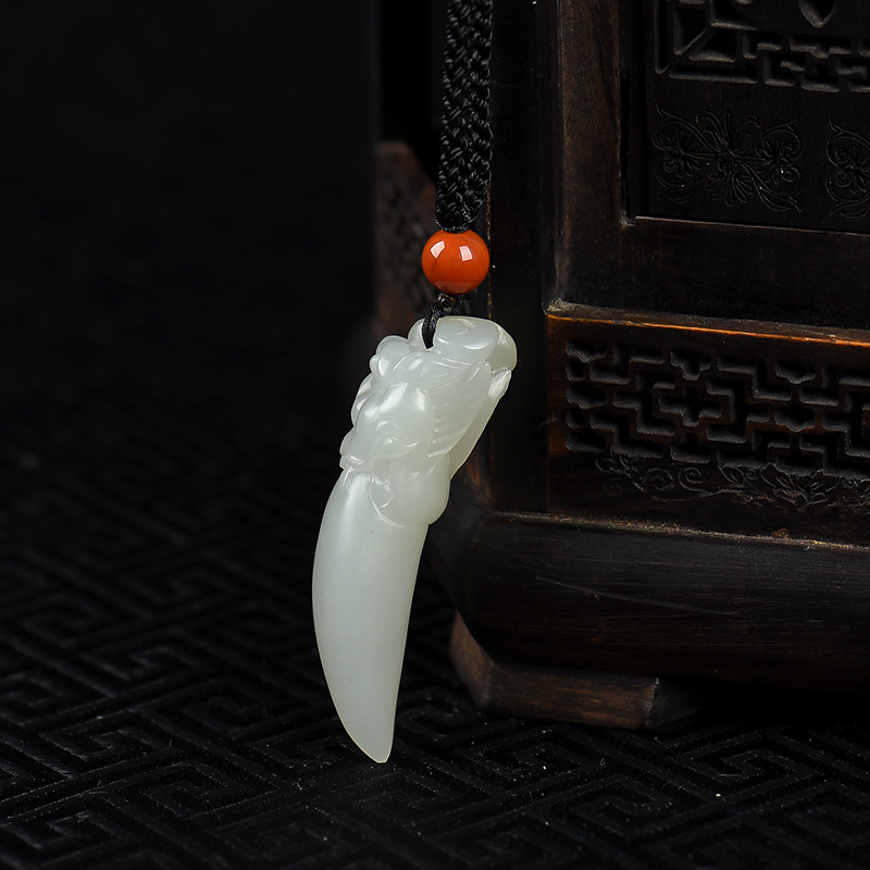 新疆籽料和田白玉瑞兽狼牙吊坠-红掌柜