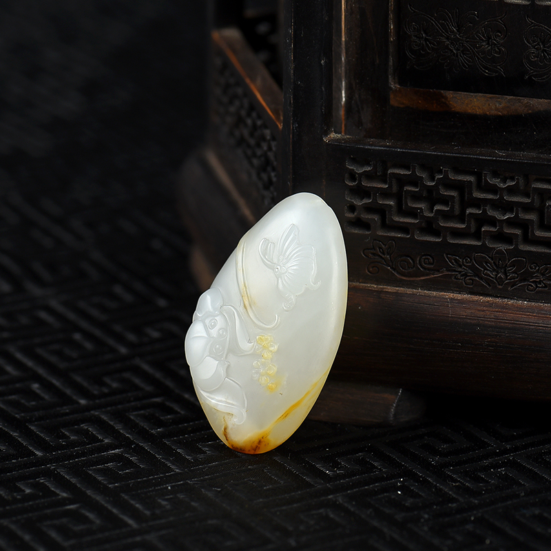 新疆籽料俏色和田玉一品清廉吊坠-红掌柜