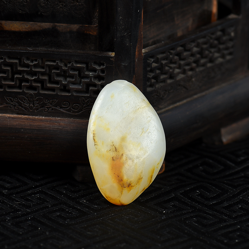 新疆天然俏色和田玉一品清廉吊坠-红掌柜