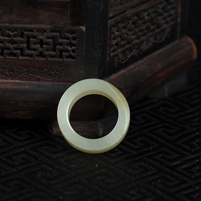 籽料和田青白玉戒指-红掌柜