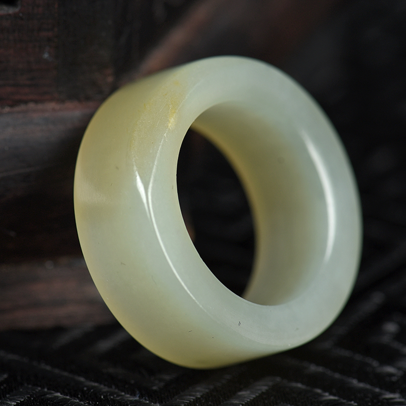 天然和田玉戒指-红掌柜