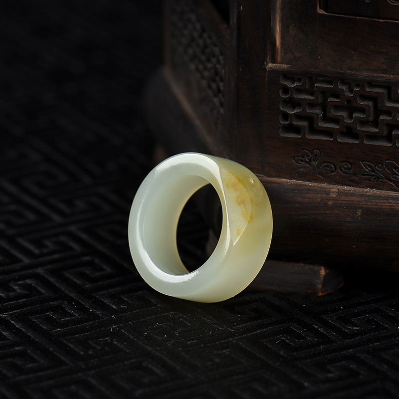 籽料和田玉戒指-红掌柜