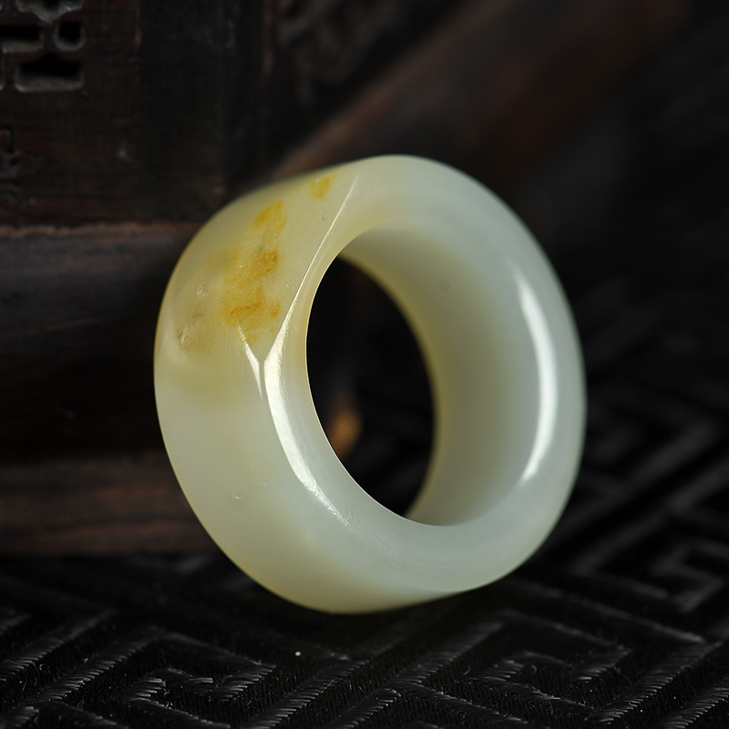 天然和田玉戒指-红掌柜