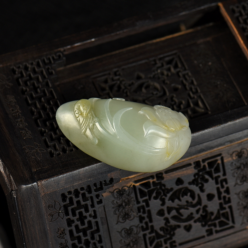 新疆和田青白玉喜登联科吊坠-红掌柜