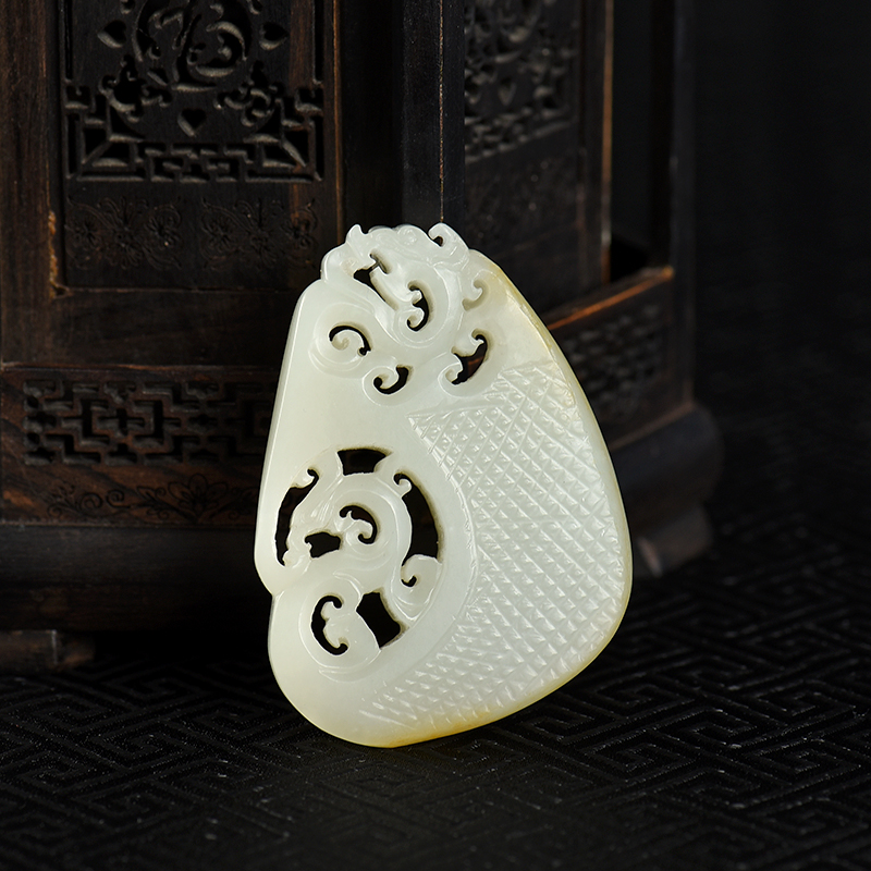 籽料俏色天然和田玉辰龙吊坠-红掌柜