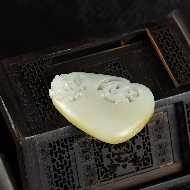 籽料天然俏色和田玉辰龙吊坠-红掌柜