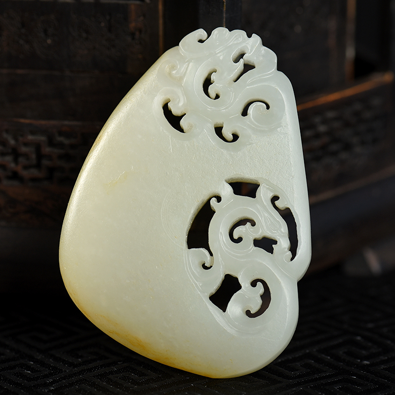 天然籽料俏色和田玉辰龙吊坠-红掌柜