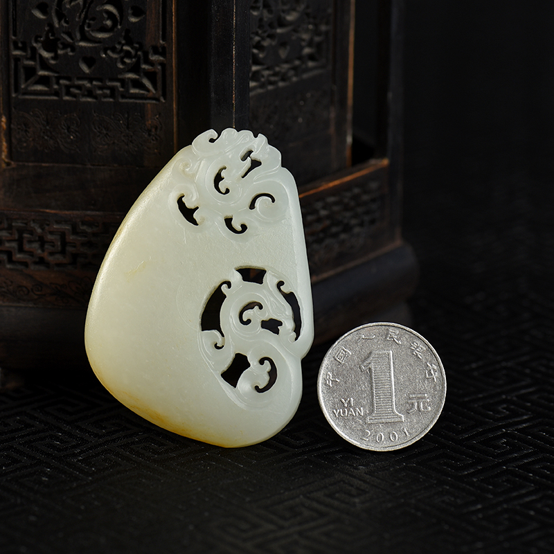 籽料俏色和田玉辰龙吊坠-红掌柜