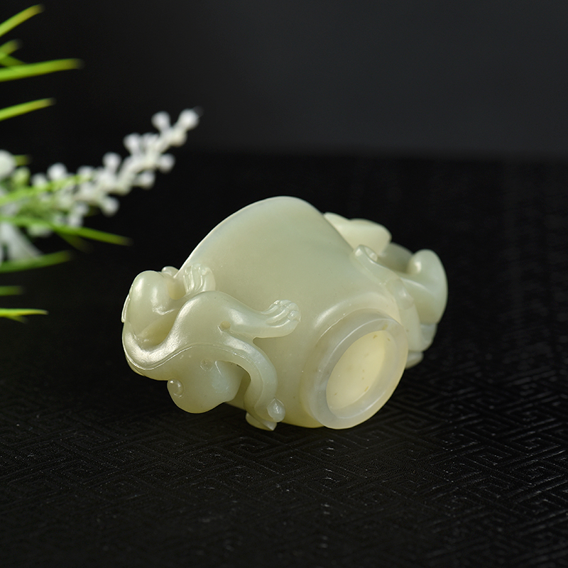 新疆天然和田青白玉辰龙酒樽-红掌柜