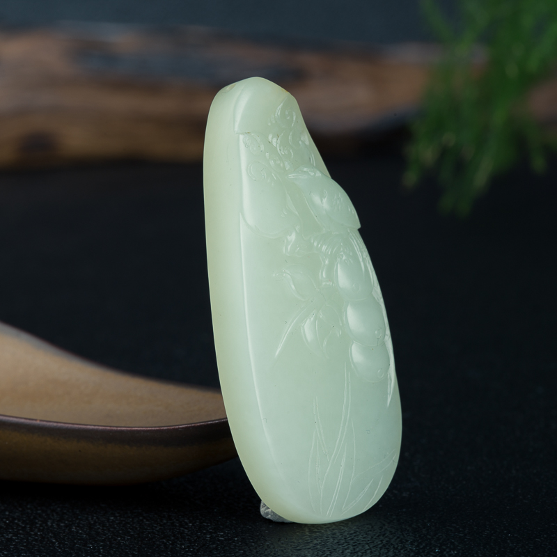 天然和田青白玉喜上枝头吊坠-红掌柜