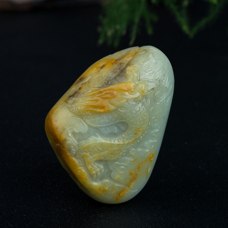 俏色和田玉辰龙手把件-红掌柜