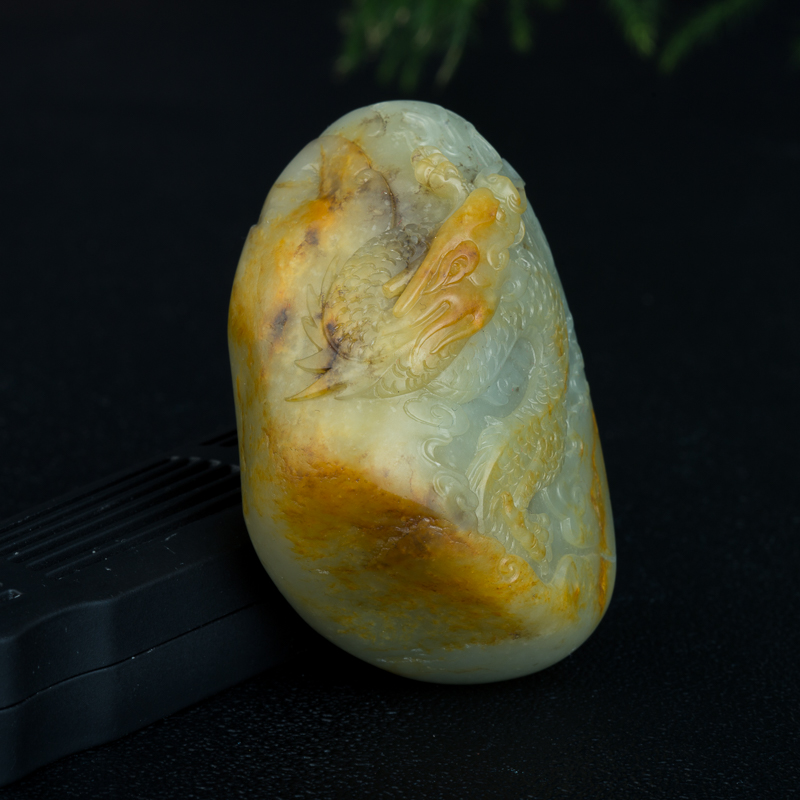 籽料俏色和田玉辰龙手把件-红掌柜