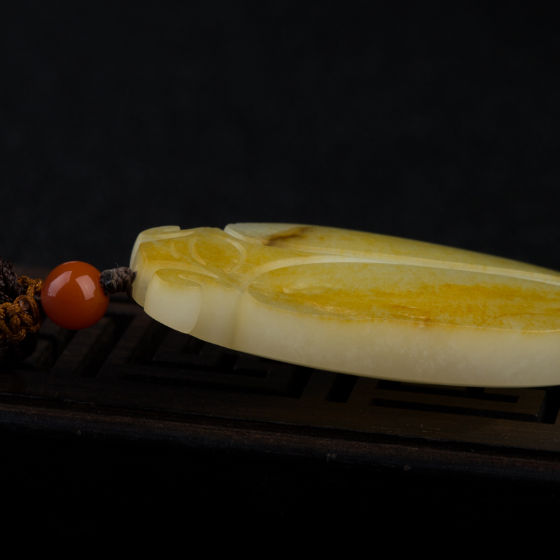 天然和田玉一鸣惊人吊坠-红掌柜