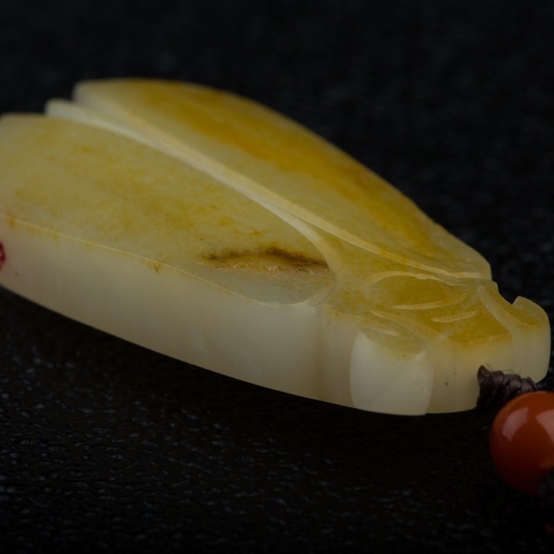 天然和田玉一鸣惊人吊坠-红掌柜