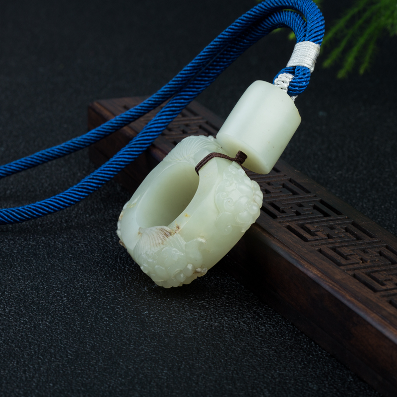 籽料和田玉守护四方手把件-红掌柜