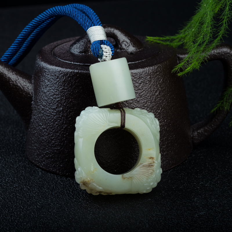 和田玉守护四方手把件-红掌柜