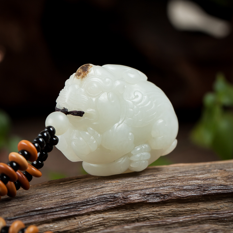 和田白玉貔貅吊坠-红掌柜