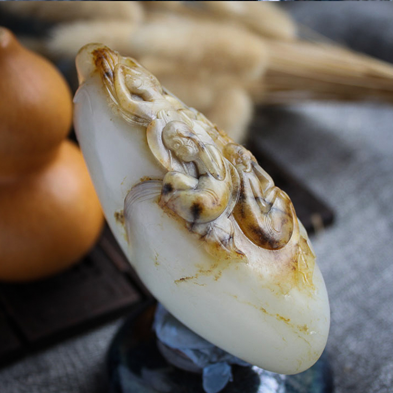 俏色和田玉三不猴手把件-红掌柜