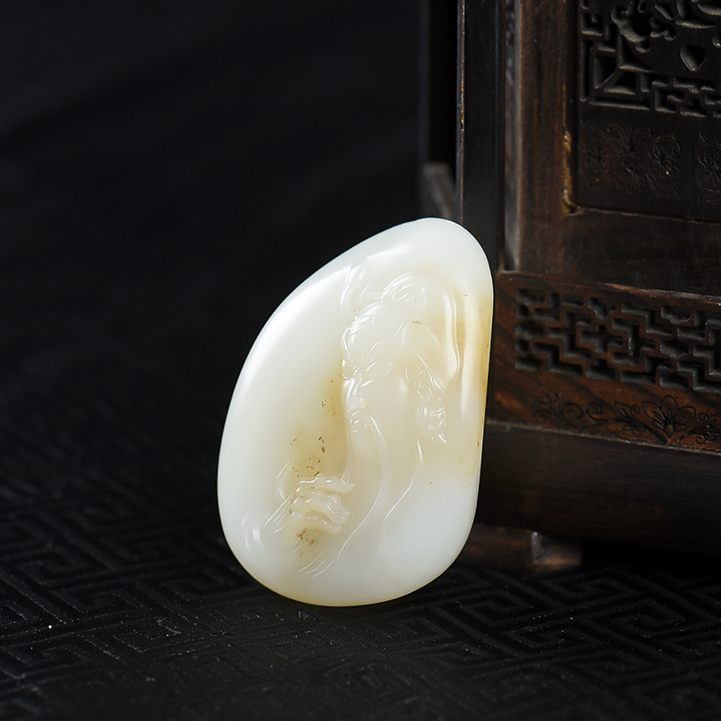 天然俏色和田玉关羽吊坠-红掌柜