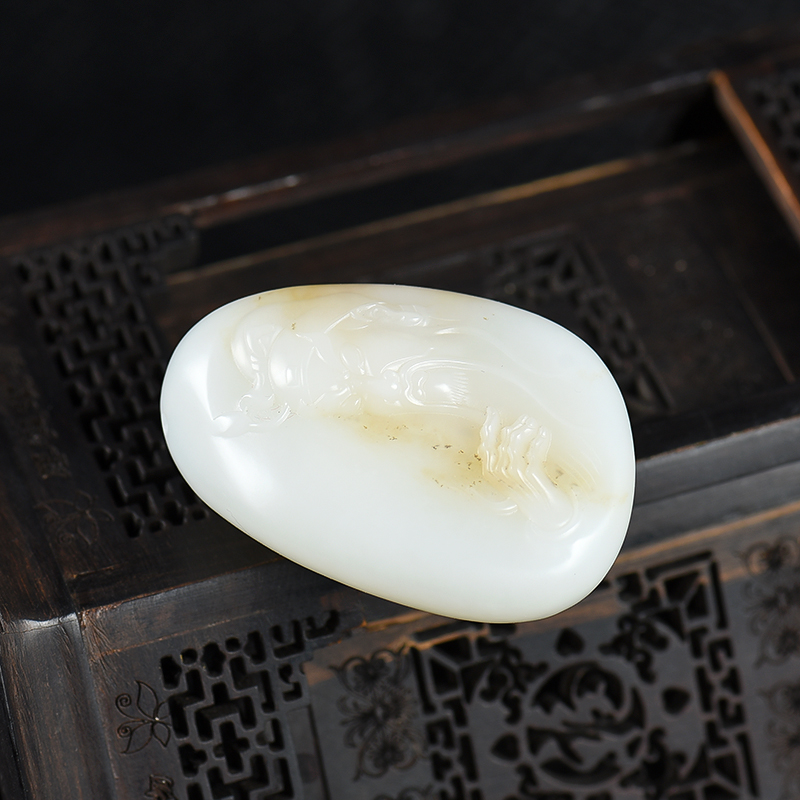 天然籽料俏色和田玉吊坠-红掌柜