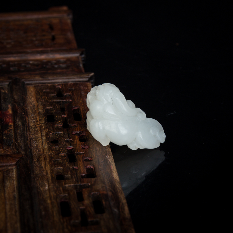 和田白玉貔貅吊坠-红掌柜