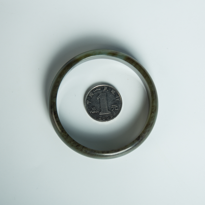 60.5mm山料俏色和田玉光面平安镯-红掌柜