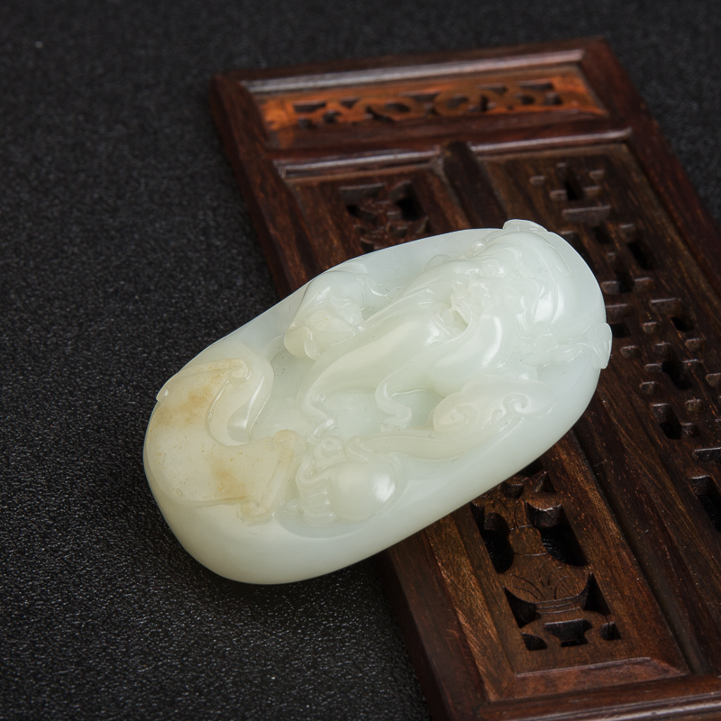 山料俏色和田玉吊坠-红掌柜