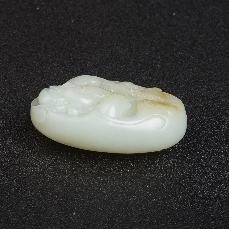 天然俏色和田玉财神吊坠-红掌柜