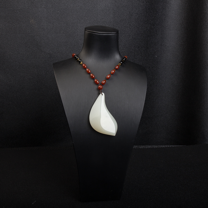 和田玉吊坠-红掌柜