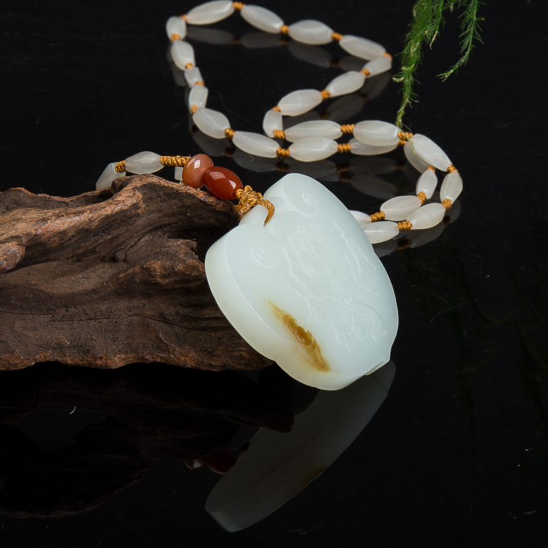 俏色和田玉花开富贵吊坠-红掌柜