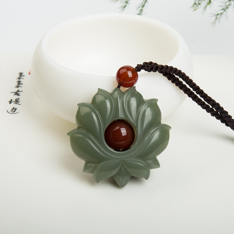 山料和田青玉莲花吊坠-红掌柜